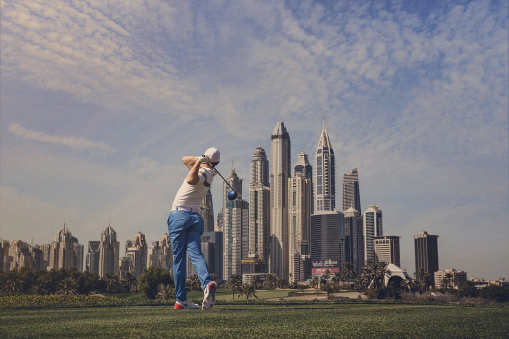 Spotfotograf Helen Shippey fotograferar golfproffset Rory McIlroy i Dubai
